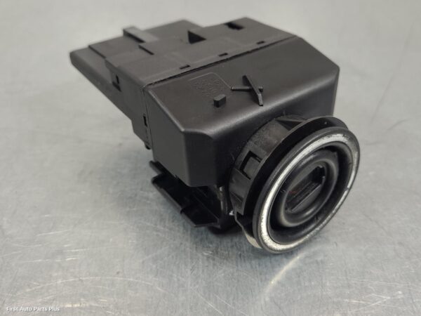 2012 MERCEDES VITO Ignition W/ Key