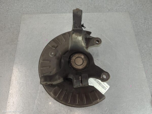 2014 MERCEDES VITO Right Front Hub Assembly