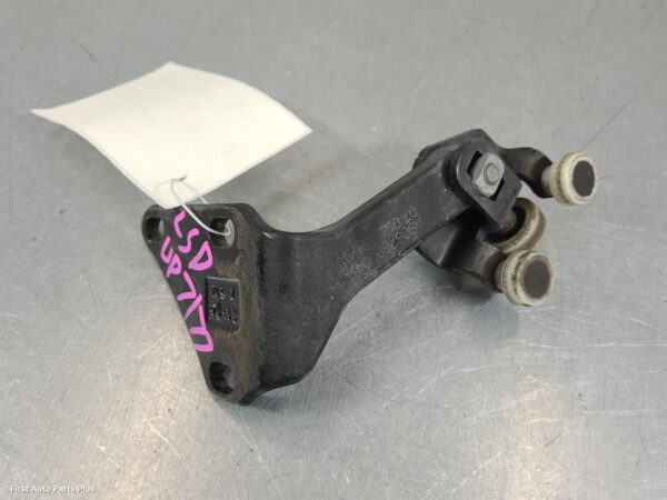 2015 MERCEDES SPRINTER Door Hinge/Runner