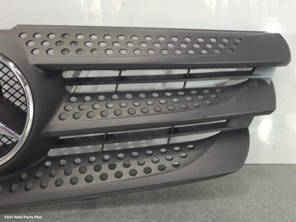 2016 MERCEDES VITO Grille