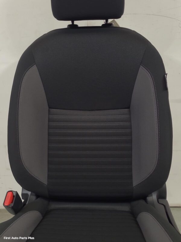 2021 NISSAN NAVARA Front Seat