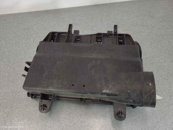 2017 MERCEDES VITO Air Cleaner/Box