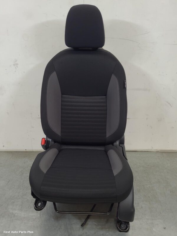 2021 NISSAN NAVARA Front Seat