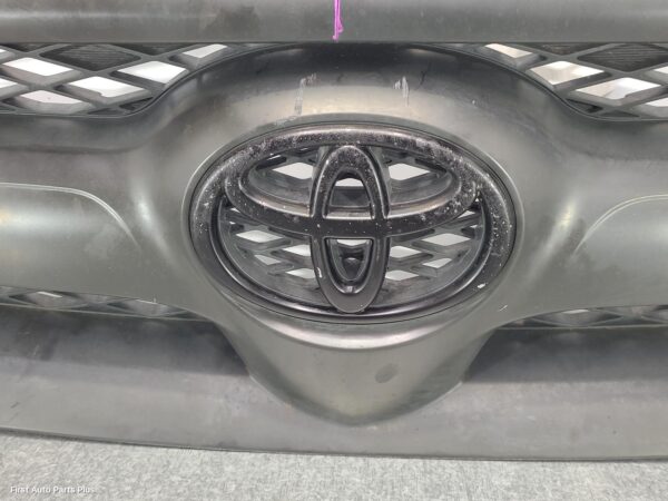 2006 TOYOTA HILUX Grille