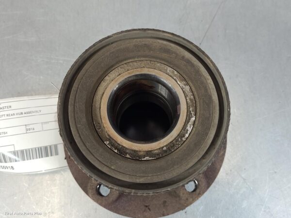 2016 RENAULT MASTER Left Rear Hub Assembly