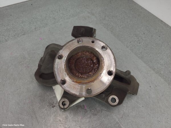 2013 VOLKSWAGEN CRAFTER Left Front Hub Assembly