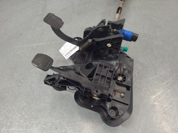 2021 RENAULT TRAFIC Pedal Assembly