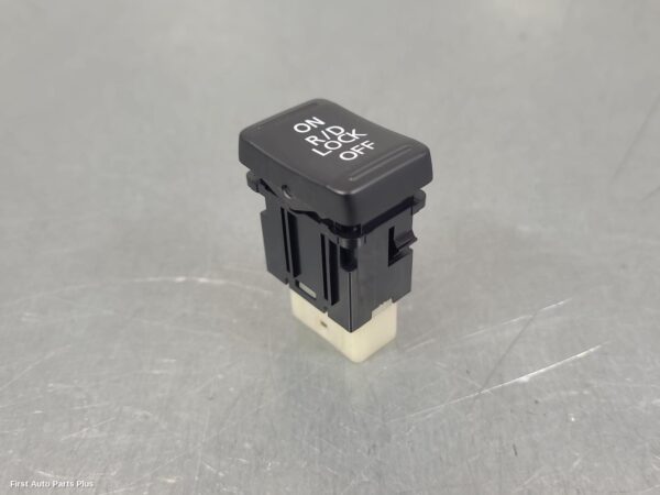 2017 MITSUBISHI TRITON Misc Switch/Relay