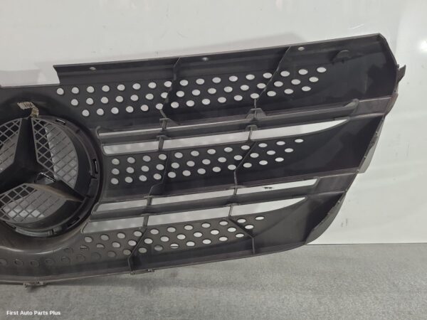 2016 MERCEDES VITO Grille