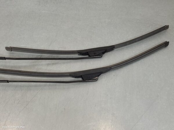 2013 RENAULT MASTER Wiper Arm