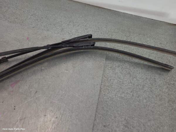2013 VOLKSWAGEN CRAFTER Wiper Arm