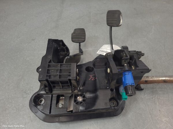 2021 RENAULT TRAFIC Pedal Assembly