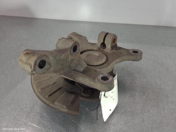 2014 MERCEDES VITO Left Front Hub Assembly