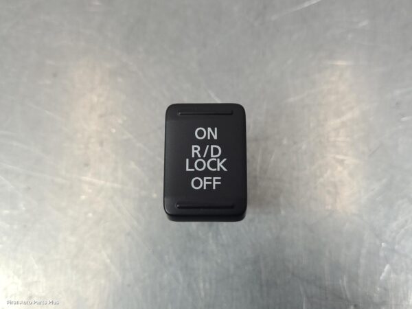 2017 MITSUBISHI TRITON Misc Switch/Relay