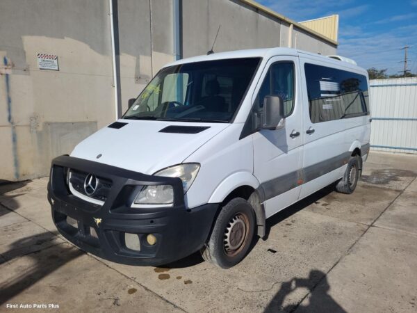 2009 MERCEDES SPRINTER Left Front 1/4 Door Glass