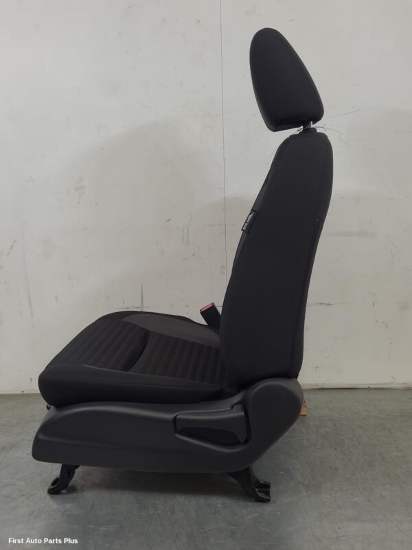 2021 NISSAN NAVARA Front Seat