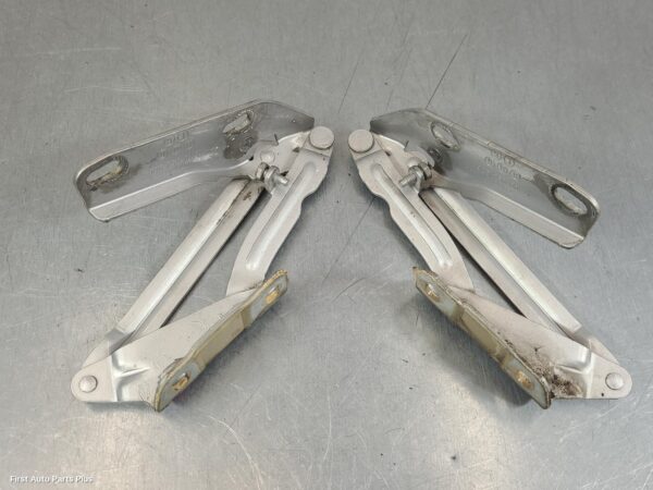 2007 VOLKSWAGEN CRAFTER Bonnet Hinge/Strut