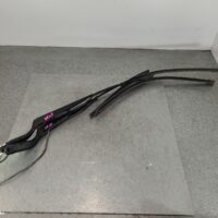 2013 VOLKSWAGEN CRAFTER Wiper Arm