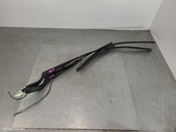 2013 VOLKSWAGEN CRAFTER Wiper Arm