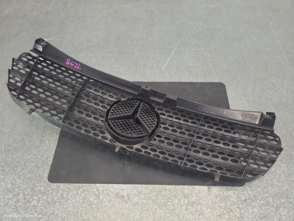 2006 MERCEDES VITO Grille