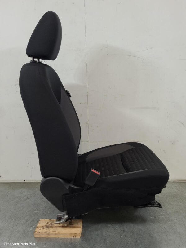 2021 NISSAN NAVARA Front Seat