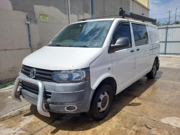 2011 VOLKSWAGEN TRANSPORTER Right Front Hub Assembly