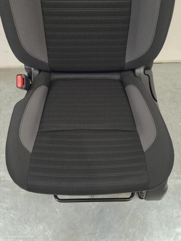 2021 NISSAN NAVARA Front Seat