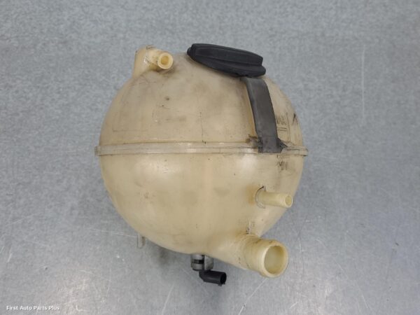 2010 MERCEDES VITO Overflow Bottle