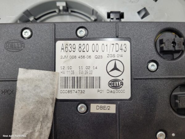 2014 MERCEDES VITO Courtesy Light