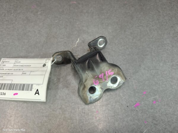 2008 TOYOTA HILUX Door Hinge/Runner