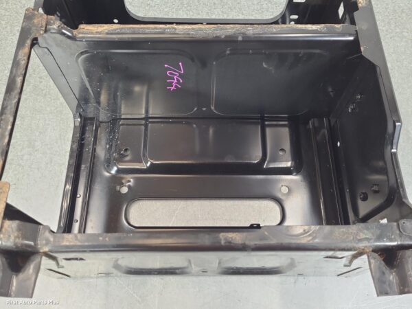 2010 MERCEDES VITO Seat Box
