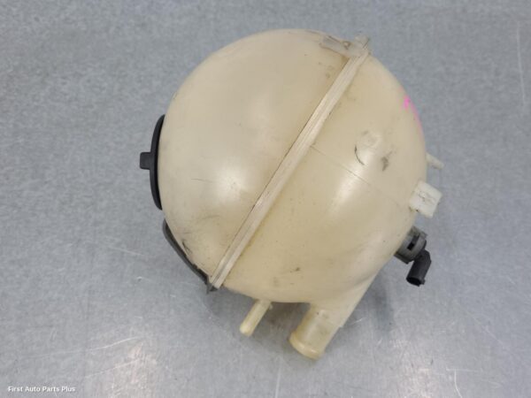 2010 MERCEDES VITO Overflow Bottle