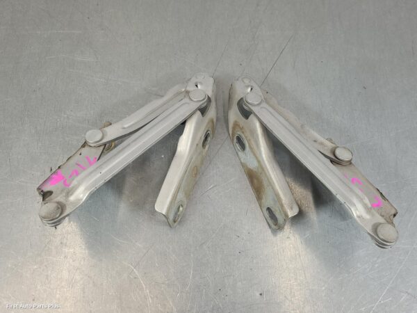 2007 VOLKSWAGEN CRAFTER Bonnet Hinge/Strut
