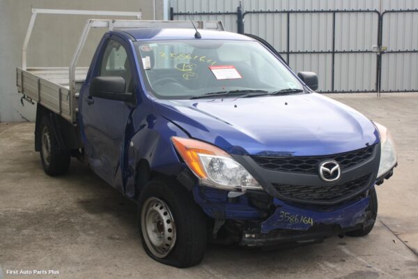 2013 MAZDA BT50 Left Front Hub Assembly