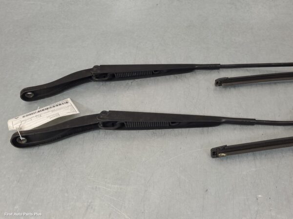 2013 RENAULT MASTER Wiper Arm