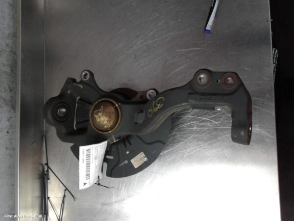 2013 MAZDA BT50 Left Front Hub Assembly