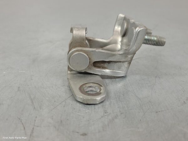 2016 MITSUBISHI TRITON Door Hinge/Runner