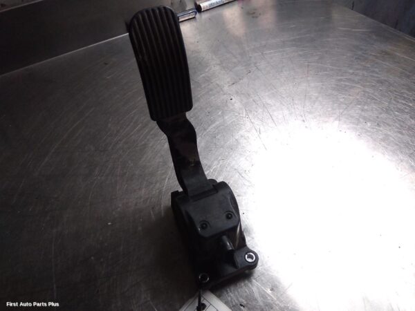 2012 MERCEDES VITO Pedal Assembly