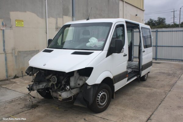 2015 MERCEDES SPRINTER Right Front Door Window