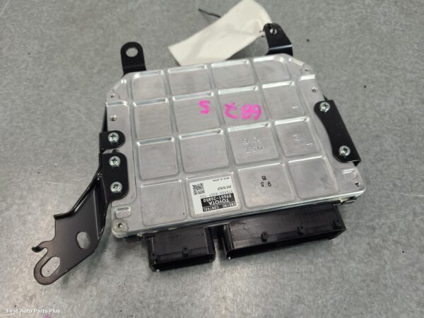 2015 TOYOTA HIACE Ecu