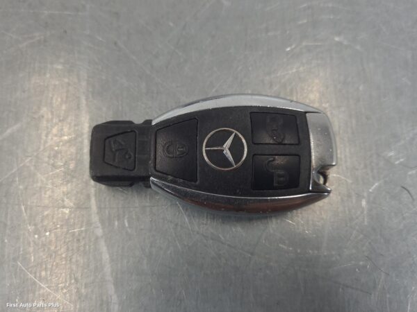 2016 MERCEDES VITO Ignition W/ Key