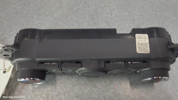 2023 LDV DELIVER 9 Heater/Ac Controls