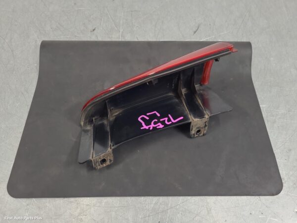 2006 MERCEDES VIANO Left Taillight