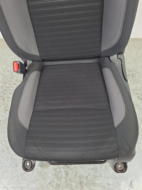 2023 NISSAN NAVARA Front Seat