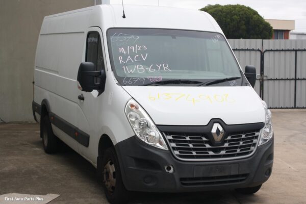 2015 RENAULT MASTER Right Front Hub Assembly