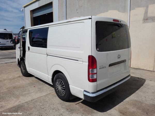 2015 TOYOTA HIACE Ecu
