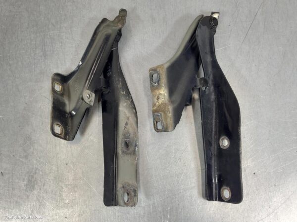 2016 NISSAN NAVARA Bonnet Hinge/Strut