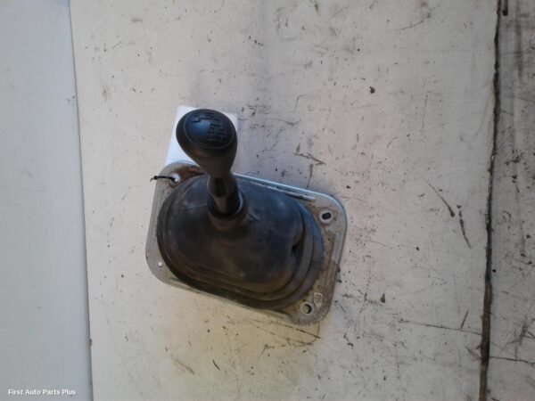 2005 TOYOTA HILUX Gear Stick/Shifter