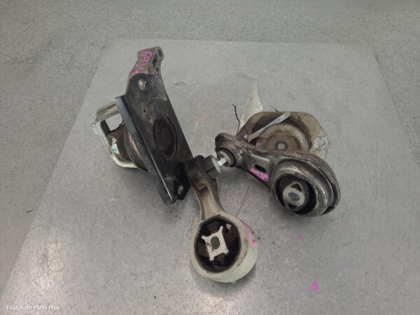 2014 RENAULT TRAFIC Mount