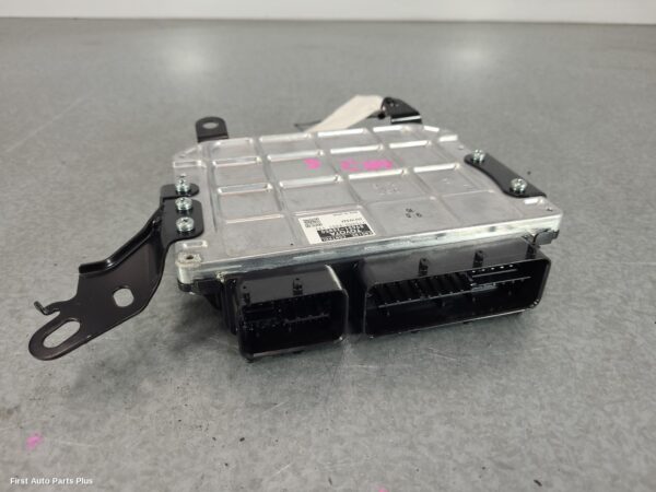 2015 TOYOTA HIACE Ecu